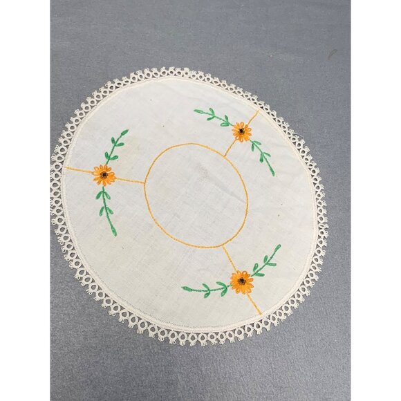Vintage Handmade Embroidered Doilies Set of 2 11" Round Lace Edging Floral Desig - Picture 2 of 7